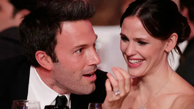 ben-afflect-jennifer-garner-121124-logo.