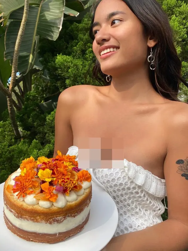 6 Potret Arawinda Kirana Rayakan Sendiri Ultahnya ke-22, Baju dan Tato Jadi Sorotan