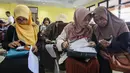 Diketahui, sejak Rabu (7/5/2025), Pemerintah Provinsi (Pemprov) Daerah Khusus Jakarta secara resmi memberlakukan kebijakan transportasi umum gratis bagi 15 golongan masyarakat tertentu. (Liputan6.com/Angga Yuniar)