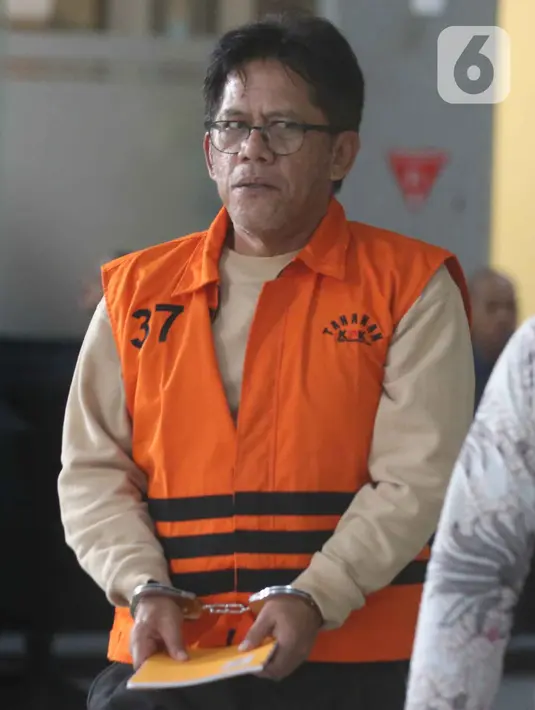 Ketika itu, tim KPK juga mengamankan sejumlah barang bukti, berupa uang tunai senilai 189.000 Dollar Singapura dan Rp8,5 juta, dua unit mobil milik Dicky di rumah Aditya. (Liputan6.com/Helmi Fithriansyah)