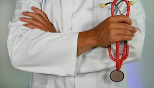 19 Tahun Berlalu, Pasien dan Dokter Bertemu Lagi sebagai Rekan Kerja