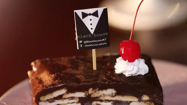 Kuliner The Review Black House Restaurant Thematic 