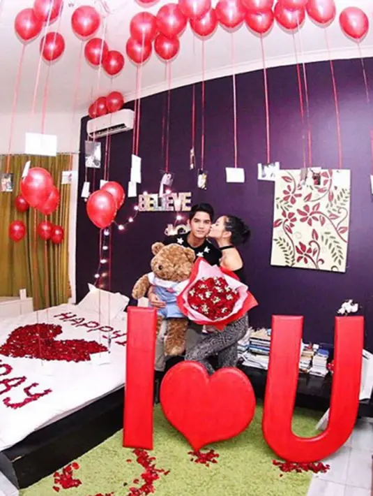 Alyssa Daguise mendapatkan surprise ulang tahun dari sang kekasih, Alghazali. Nampak keromantisan Al Ghazali menghias kamar Alyssa dengan banyak balon-balon dan tulisan I Love You. (viainstagram@alyssadaguise/Bintang.com)