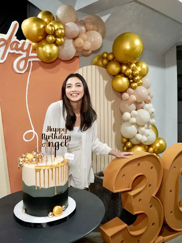 8 Momen Ulang Tahun Angela Gilsha ke-30, Dirayakan di Lokasi Syuting