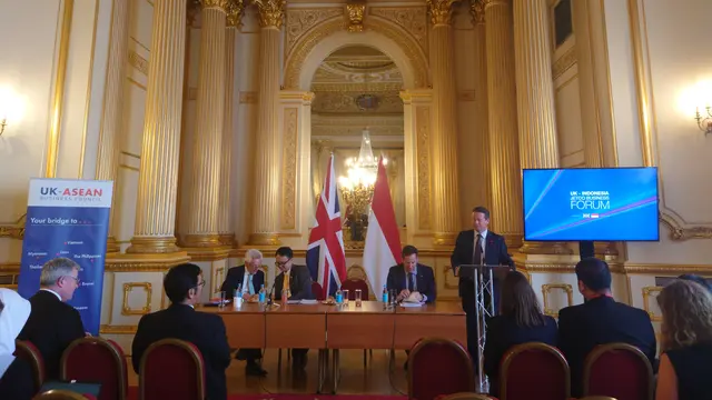 Menteri Perdagangan Internasional Inggris Nigel Huddleston  dan Wakil Menteri Perdagangan Indonesia Dr Jerry Sambuaga
