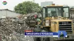 Disaat yang sama, gerobak sampah terus berdatangan membawa sampah yang diambil dari rumah warga.