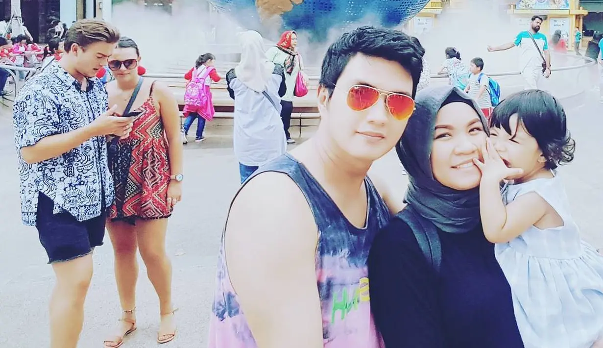 Dalam perceraian itu diatur soal hak asuh atas anak mereka. Aldi menambahkan, untuk hak asuh terhadap anak, hakim memberikannya kepada sang istri. "Hak asuh anak di Georgia," imbuhnya. (Foto: instagram.com/alditaher.official)