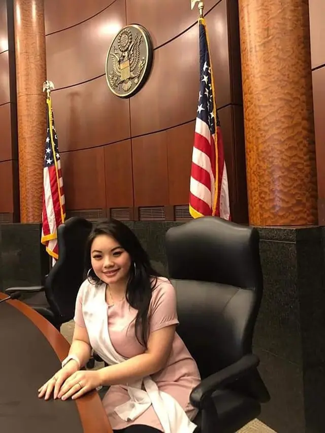 6 Pesona Hillary Brigitta Lasut, Anggota Termuda DPR Periode 2019-2024