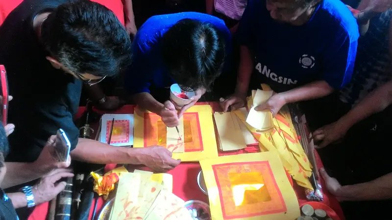 20160221-cap go meh-bogor-ritual potong lidah 2