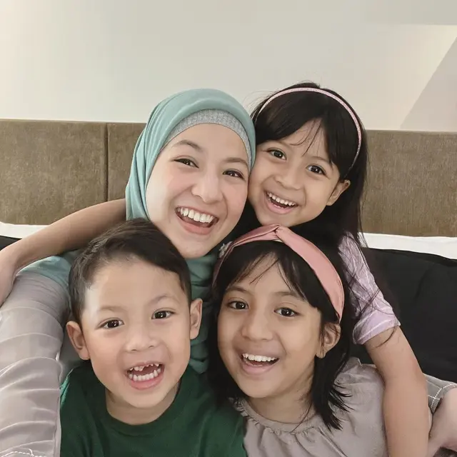 6 Artis Ini Jadi Single Mom dengan Banyak Anak, Banjir Dukungan
