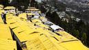 Dengan ketinggian sekitar 3.000 m dpl, Tawang dikenal akan Biara Galden Namgyal Lhatse yang telah berusia 400 tahun. (AFP/Arun Sankar)