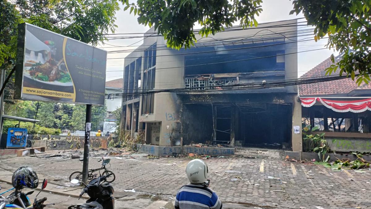 Wali Kota Bandung Farhan Sedih Banyak Kerusakan Imbas Demo Ricuh, Nilai Kerugian Tak Terhitung