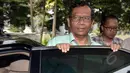 Ketua Presidium Korps Alumni Himpunan Mahasiswa Islam (KAHMI) Mahfud MD mendatangi gedung KPK Jakarta, Kamis (9/4/2015).  Kedatangan Mahfud untuk menjenguk mantan Ketua PB HMI, Anas Urbaningrum di Rumah Tahanan KPK. (Liputan6.com/Helmi Afandi)
