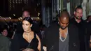 Sepertinya Kim Kardashian tak hanya tuai kontroversi, ia pun kini menjadi buah bibir publik tentang rumah tangganya sudah diambang perceraian. (AFP/Bintang.com)
