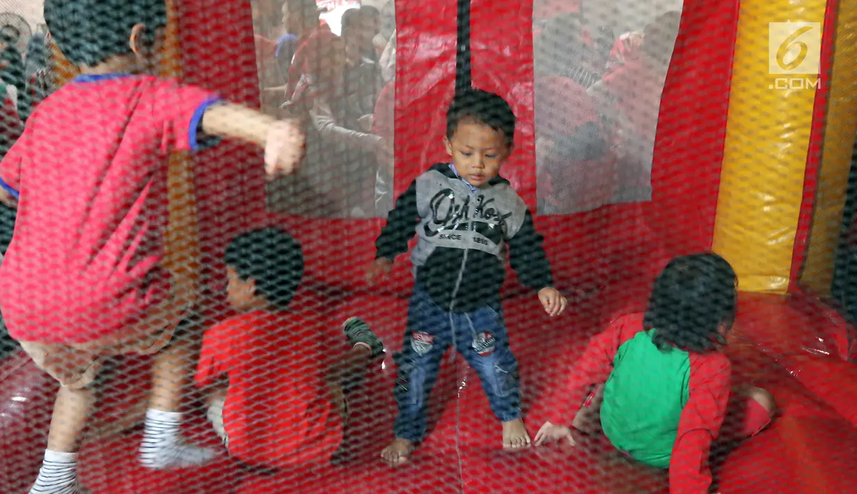 Anak-anak bermain saat peringatan Hari Anak Nasinonal di Taman Prestasi, Jakarta, Minggu (21/7/2019). Peringati Hari Anak Nasional SGM Eksplor hadirkan "Taman Prestasi Sahabat Generasi Maju" untuk mendukung asah potensi prestasi si Kecil Jadi anak Generasi Maju. (Liputan6.com/Johan Tallo)