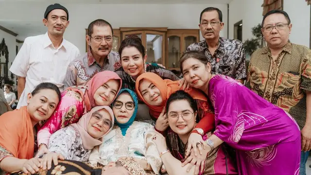 Larasatun ibunda Mayangsari.