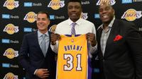 LA Lakers resmi merekrut center Thomas Bryant, Senin (31/7/2017) waktu setempat. (NBA)