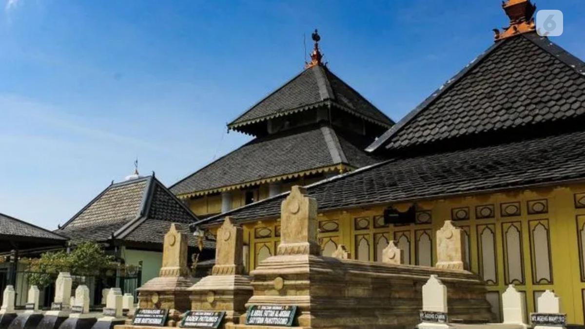 Masjid Agung Demak: Latar Sejarah, Arsitektur dan Filosofinya