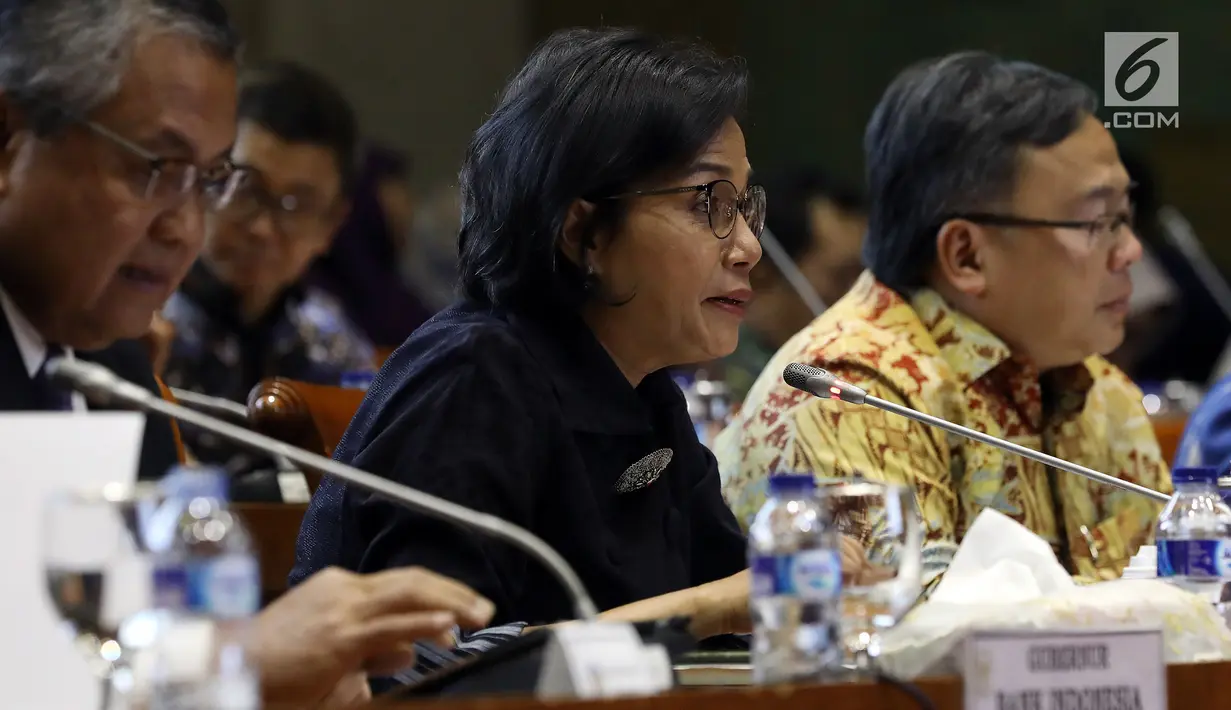 Menteri Keuangan Sri Mulyani saat mengikuti rapat kerja bersama Komisi XI, di Kompleks Parlemen, Senayan, Jakarta, Rabu (16/1). Rapat kerja beragendakan membahas perekonomian tahun 2019.( Liputan6.com/JohanTallo)
