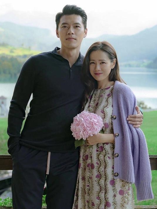 10 Outfit Hyun Bin Ketika Bersama Calon Istri Son Ye Jin Photo