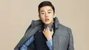 Yoo Ah In mendapat tawaran dari label fashion, Nohant untuk merancang produknya. Dan produk fashionnya ini pun diberi nama Yoo Ah In X Nohant. (Foto: soompi.com)