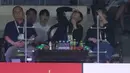 <p>Reaksi kecewa pelatih Timnas Indonesia, Shin Tae-yong (tengah) didampingi sang istri, Cha Young-ju saat memberi dukungan kepada tunggal putri Korea Selatan, An Se-young saat menghadapi wakil China, Chen Yu Fei pada laga final Indonesia Open 2024 di Istora Senayan, Jakarta, Minggu (9/6/2024). (Bola.com/M Iqbal Ichsan)</p>