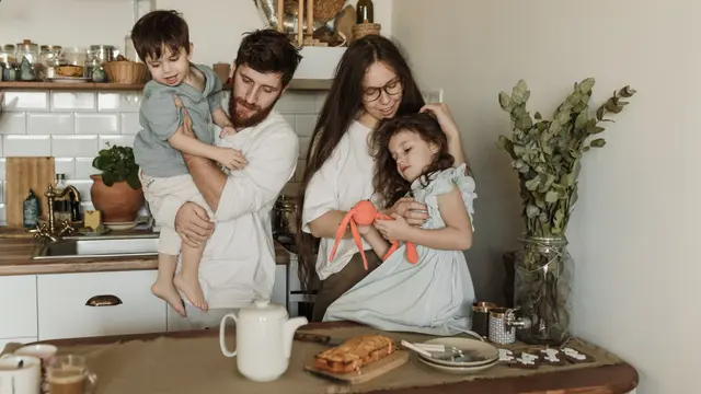 Bukan Hanya Hadiah, Kehadiran Orang Tua Juga Penting untuk Membentuk Kenangan Masa Kecil Anak hingga Dewasa