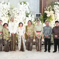Susi Pudjiastuti saat Siraman dan Akad Nikah Putrinya, Nadine Kaiser. [@erickthohir]