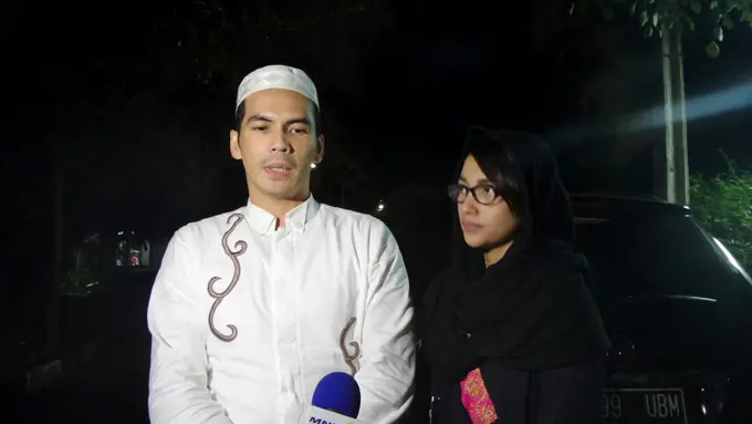 [Bintang] Atalarik Syach dan sang istri