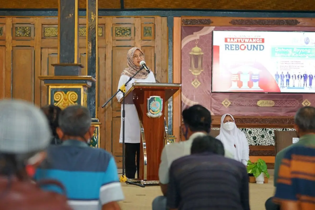 Bupati Banyuwangi Ipuk Fiestiandani memberikan arahan pada pelaku wisata dan seni di Banyuwangi (Istimewa)