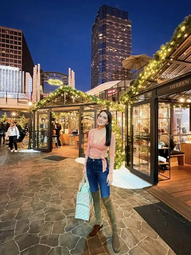 Tampilan Shandy Aulia Saat Liburan Akhir Tahun Perlihatkan Body Goalsnya/dok. Instagram @shandyaulia