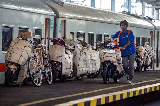 Sepekan Jelang Lebaran, Kepadatan Arus Mudik Mulai Terasa di Stasiun Lempuyangan Yogyakarta
