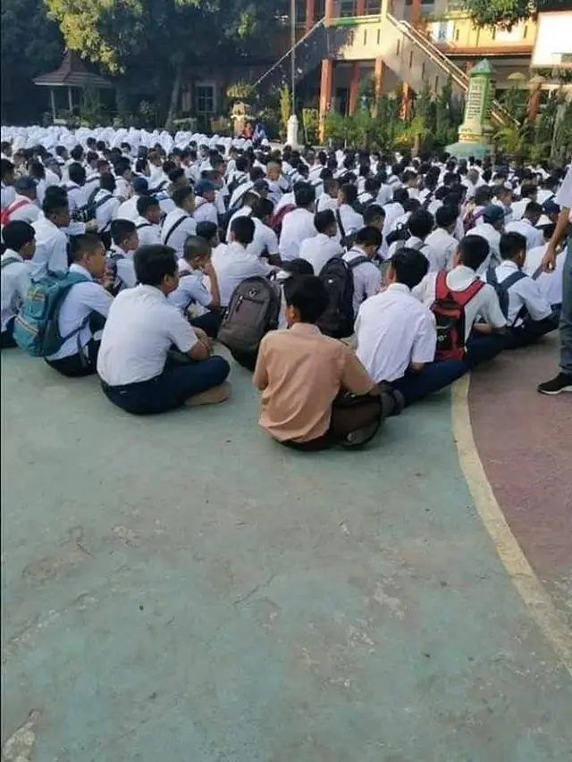 6 Momen Apes Murid Salah Pakai Seragam Saat Upacara, Harus Tahan Malu