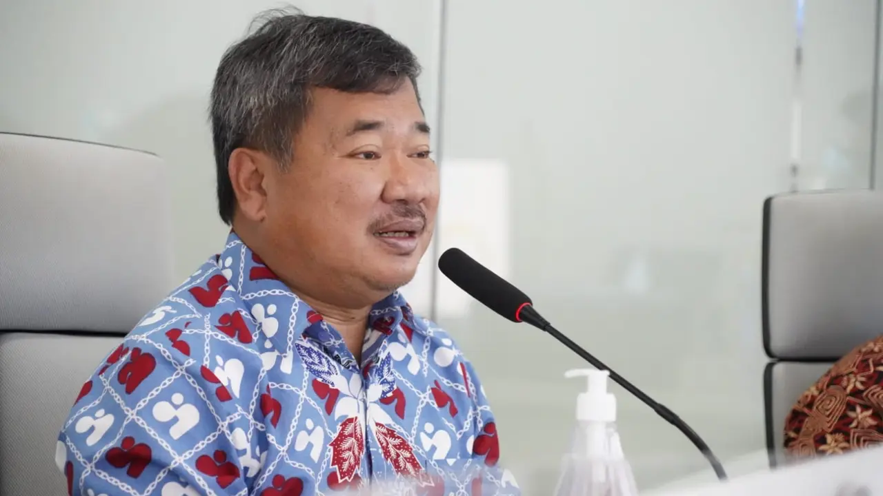 Bupati Garut Rudy Gunawan menargetkan capaian angka vaksinasi covid-19 mencapai 2 juta dosis sebelum hari jadi Garut Februari 2022 mendatang.