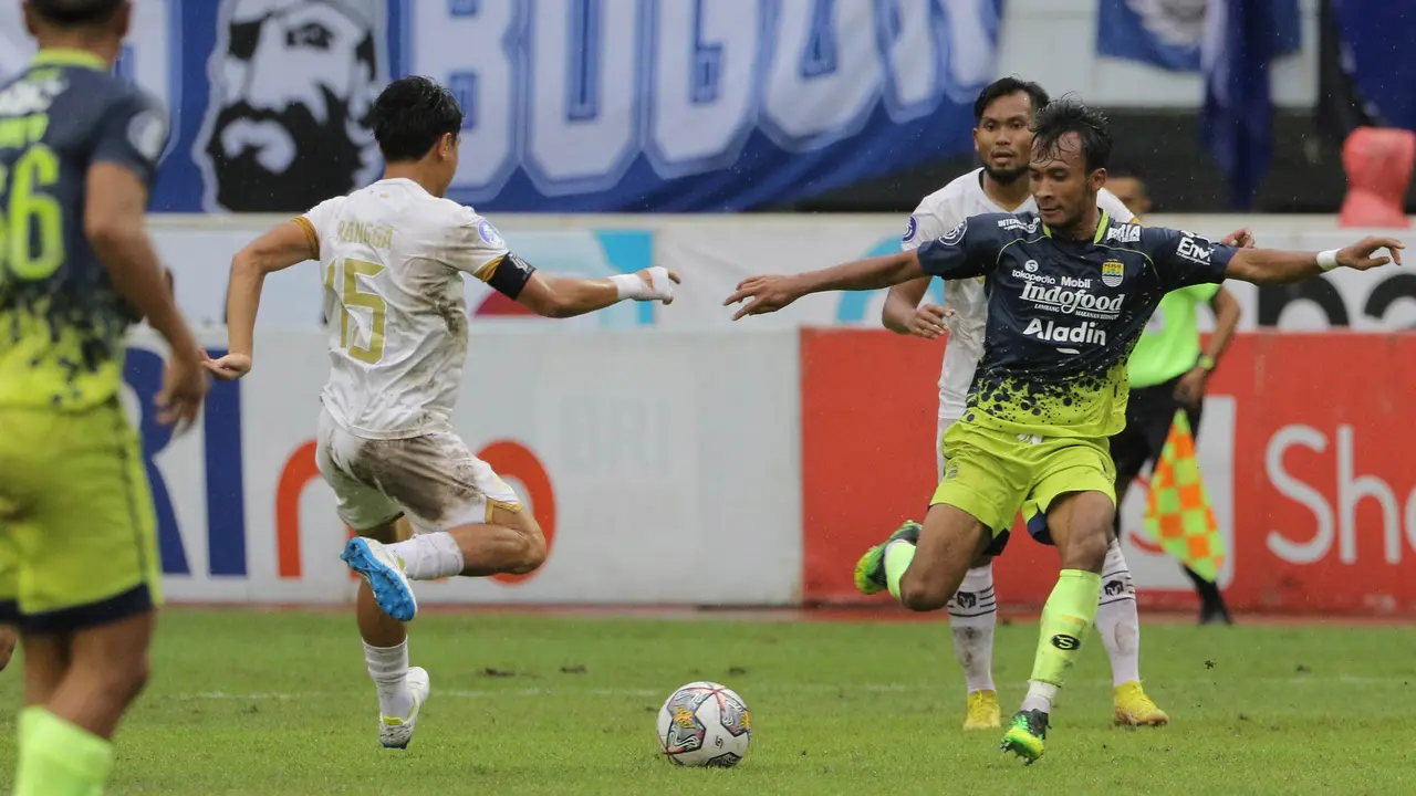 Foto: Persib Bandung Full Senyum, Tunda Kemenangan PSM Makassar untuk Jadi Juara BRI Liga 1 2022 / 2023