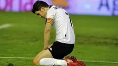 Reaksi kekecewaan striker Valencia, David Villa pada partai La Liga menghadapi Racing Santander di Estadio Mestalla, Valencia, 8 Maret 2010. AFP PHOTO/JOSE JORDAN