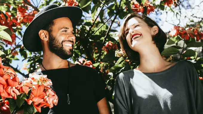 Punya Selera Humor yang Tinggi, Ini 7 Cara Memikat Hati Gemini