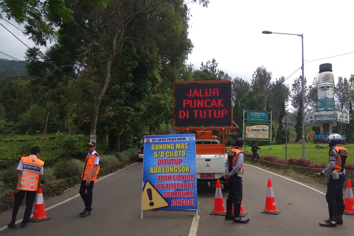 Ilustrasi Penutupan Jalan di Puncak (Liputan6.com/Achmad Sudarno)