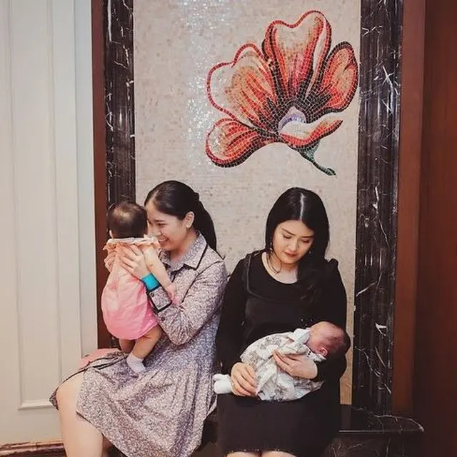 7 Momen Perayaan 1 Bulan Avery, Putri Kevin Sanjaya dan Valencia Tanoe