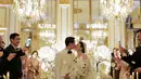 <p>Pernikahan yang digelar di hotel bintang lima di Paris bernama Le Meurice. Ruangan didekorasi dengan penuh bunga-bunga warna putih. [Instagram/diah_kss]</p>