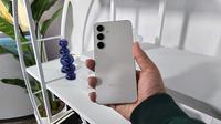 Samsung resmi mengungkap keberadaan Samsung Galaxy S24 di event Galaxy Unpacked 2024 di San Jose, California, AS. Model di foto ini adalah Samsung Galaxy S24 yang memiliki ukuran 6,2 inci (Liputan6.com/ Yuslianson)