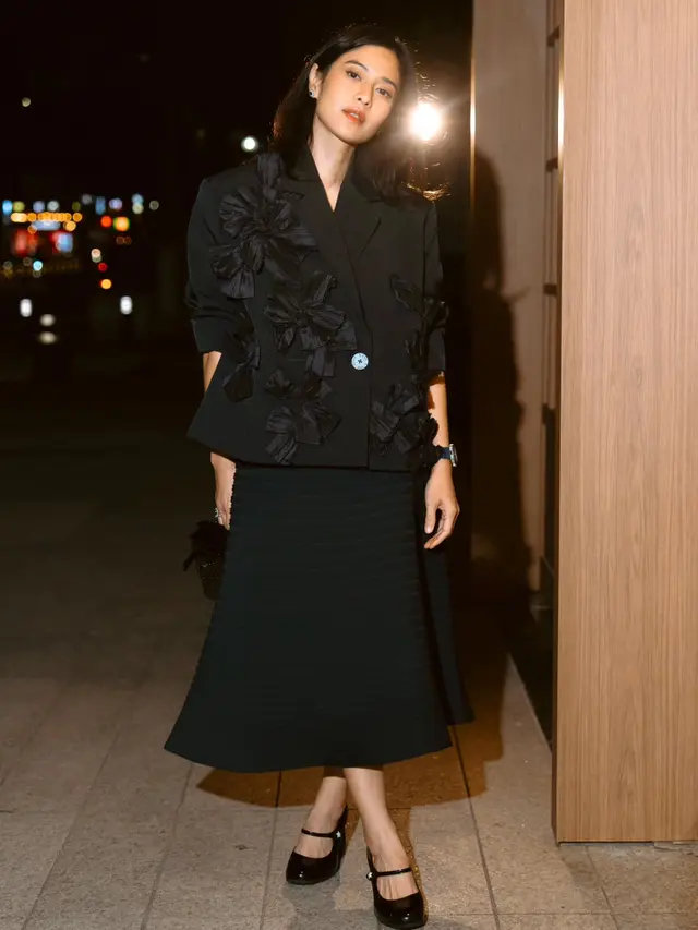Potret Dian Sastrowardoyo saat Menghadiri World Premiere Laut Bercerita di Busan Film Festival (BIFF) 2026
