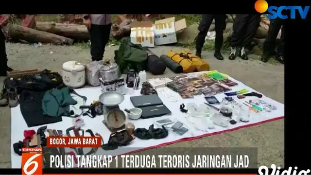 Disposal bom dilakukan di lahan kosong dekat Stadion Pakansari, Cibinong.