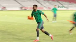 Saddil Ramdani menikmati sesi latihan jelang melawan Jepang U-19 di Stadion Utama GBK, (24/3/2018). Laga tersebut merupakan persiapan Timnas U-19 ke Piala Asia 2018. (Bola.com/Nicklas Hanoatubun)