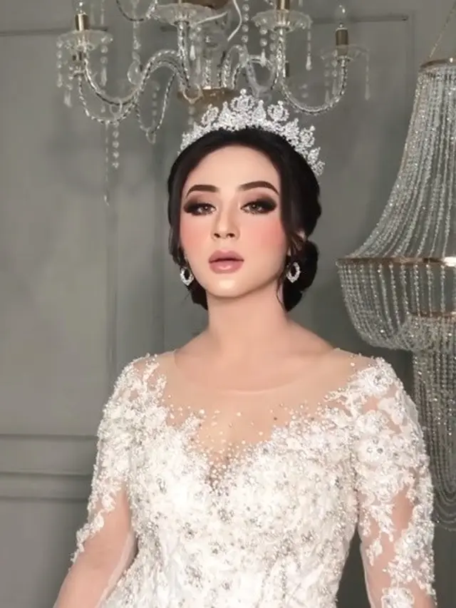 7 Pemotretan Margin Winaya Tunangan Ali Syakieb Pakai Gaun Pengantin