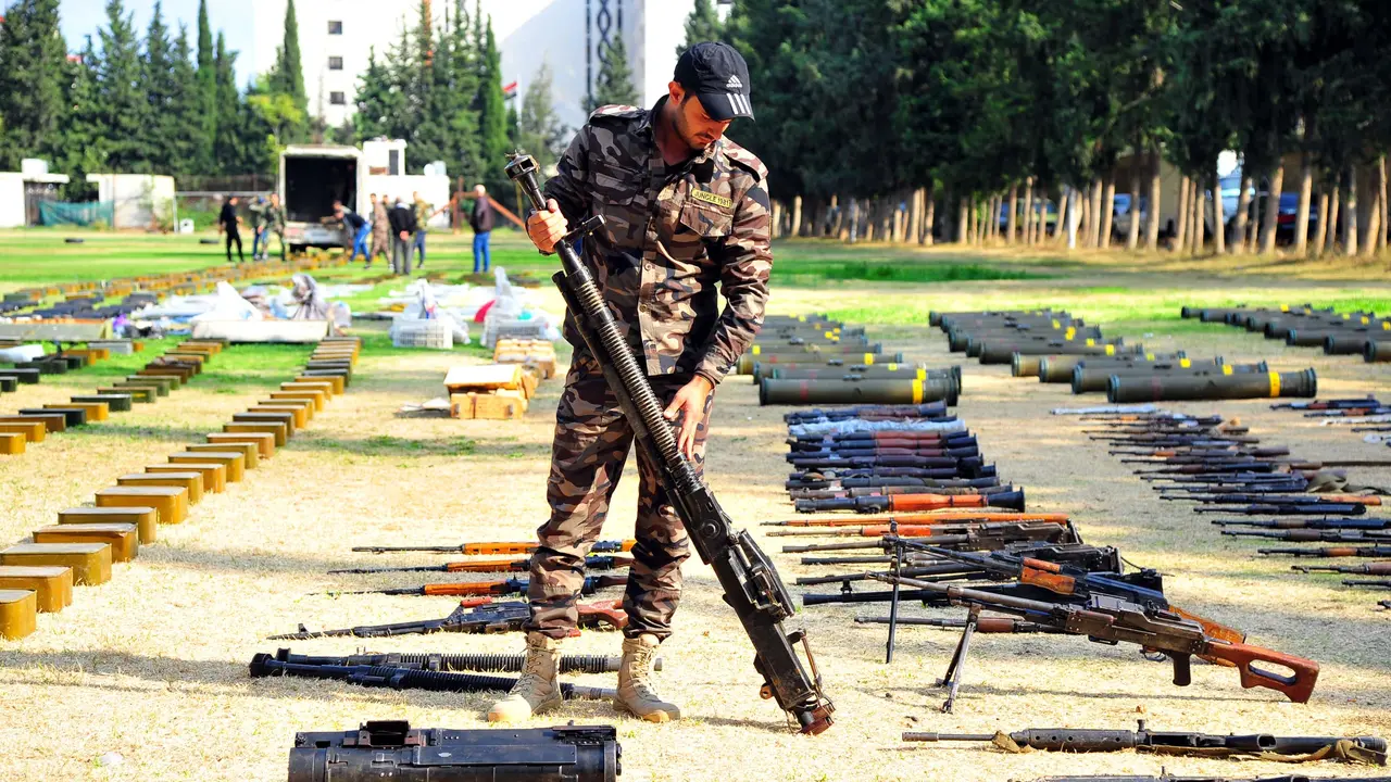 Tentara Suriah Sita Senjata dan Amunisi dari Pemberontak