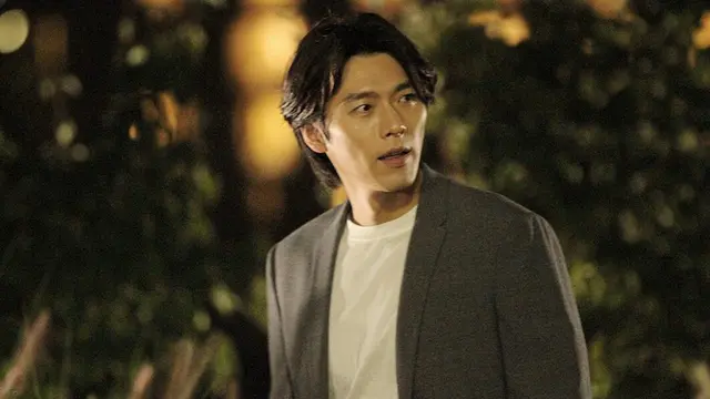 FOTO: Gaya Santai Hyun Bin, Tetap Kece dan Curi Perhatian