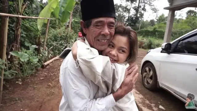 6 Potret Kedekatan Penyanyi Dangdut dengan Ayahnya, Tampil Kompak