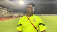 Pelatih Timnas Senegal U-17 Serigne Dia saat melayani sesi wawancara bersama awak media di Stadion Madya GBK, Senayan, Selasa (21/11/2023). (Liputan6.com/Melinda Indrasari)