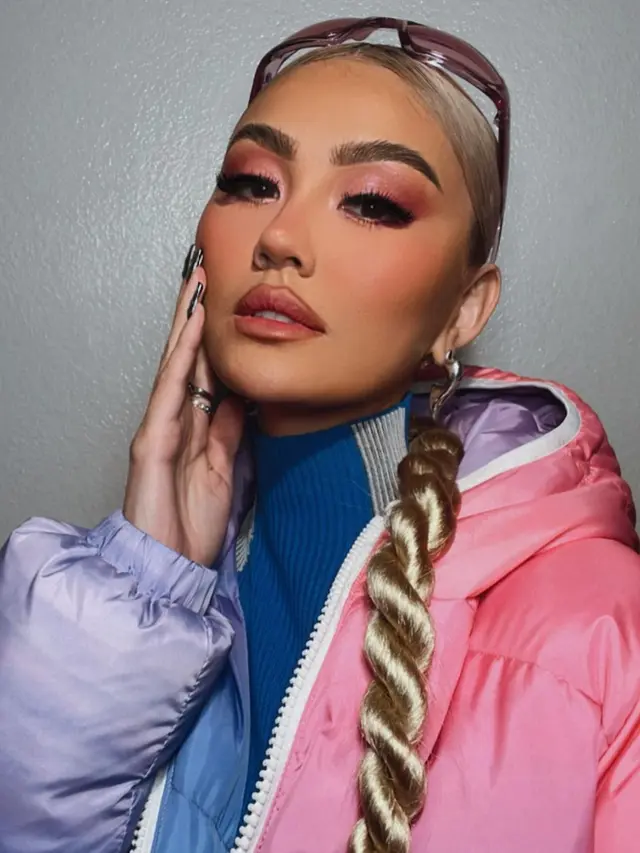 6 Potret Terbaru Agnez Mo, Netizen Sebut Parasnya Tak Seperti Orang Indonesia